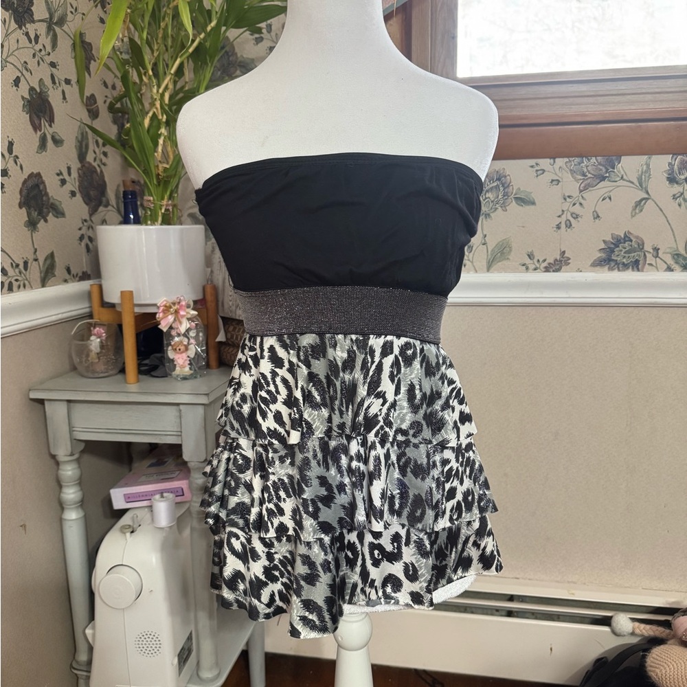 Den Black and White Strapless Top